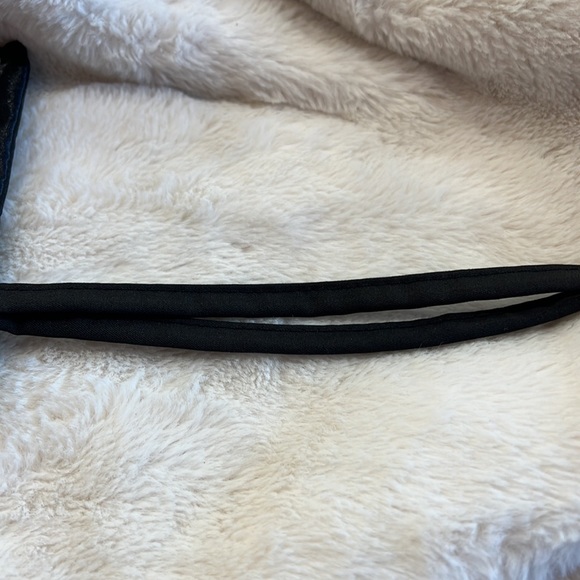 NWT embroidered clutch/wristlet - Picture 9 of 12